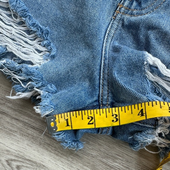 Forever 21 Blue Distressed Jean Shorts size 27 - Picture 8 of 8